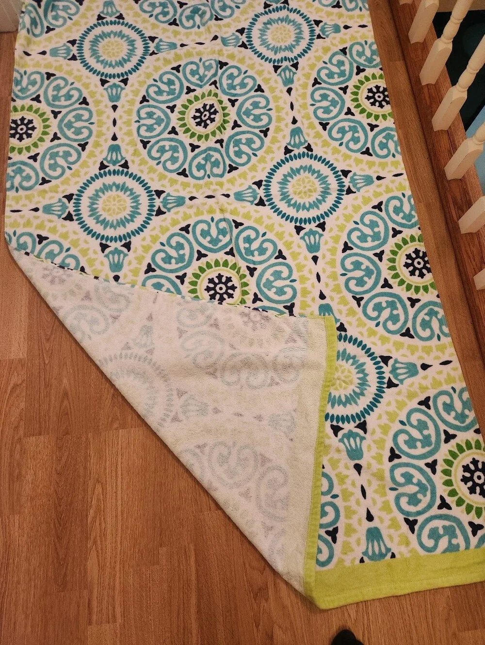Cynthia Rowley Waverly Solar Flair Vibrant Pattern Beach Towel